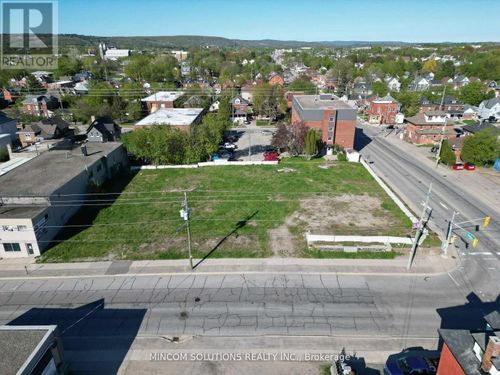 366 Mcintyre St E, North Bay, ON, P1B1C8 | Card Image