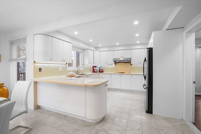 1 Bronte Rd, House other with 8 bedrooms, 6 bathrooms and 6 parking in Thornhill ON | Image 12