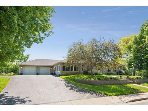 700 Spruce Dr, Hudson, WI, 54016-1890 | Card Image