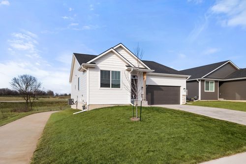 683 Se Dapple Dr, West Des Moines, IA, 50265-1230 | Card Image