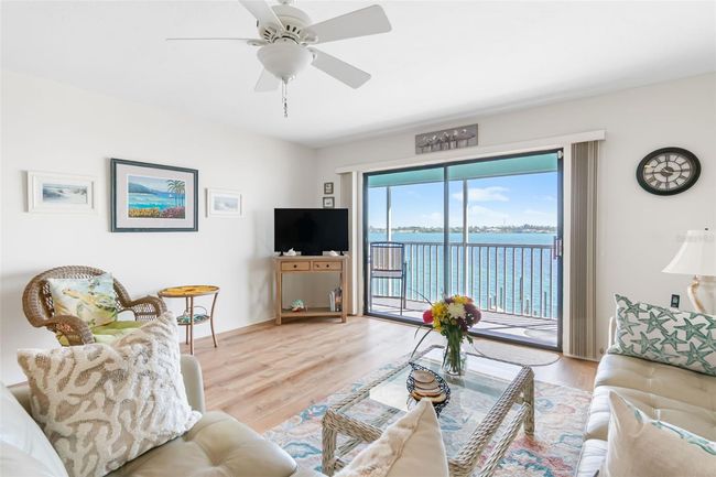 14 - 901 Gulf Dr S, Condo with 2 bedrooms, 2 bathrooms and null parking in Bradenton Beach FL | Image 4