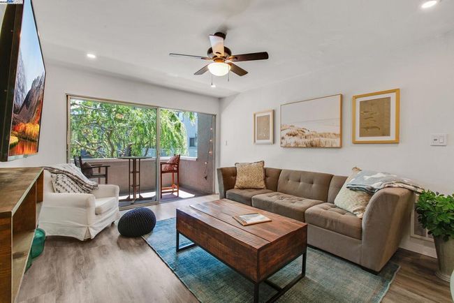 UNIT-212 - 325 Kitty Hawk Rd, Condo with 2 bedrooms, 1 bathrooms and 1 parking in Alameda CA | Image 13