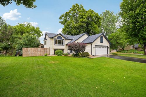 2991 Ontario Rd, Little Canada, MN, 55117-1268 | Card Image