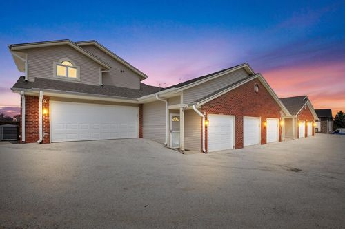 b-668 Westfield Way, Pewaukee, WI, 53072 | Card Image