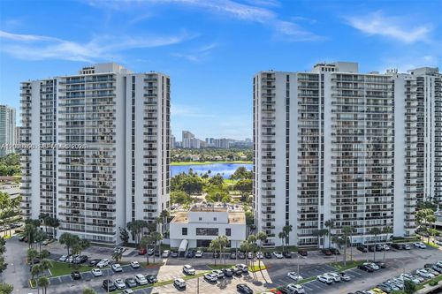 1129-3731 N Country Club Dr, Aventura, FL, 33180-1743 | Card Image