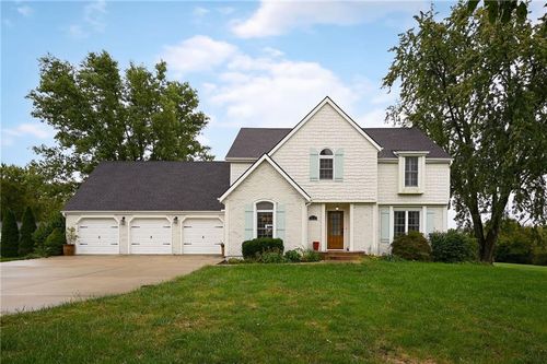 3955 W 214th St, Stilwell, KS, 66013-9663 | Card Image