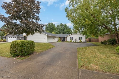 10842 Fence Row Dr, Strongsville, OH, 44149-2112 | Card Image