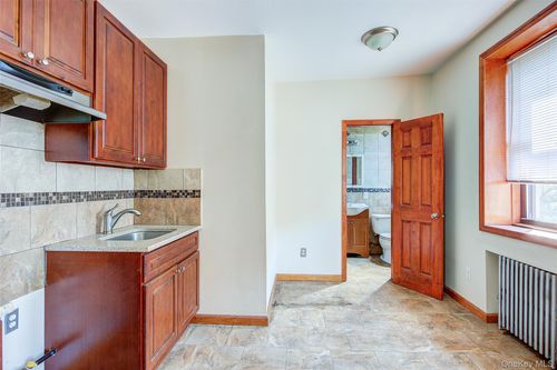 1701 Gates Ave, Ridgewood, NY, 11385-2801 | Card Image