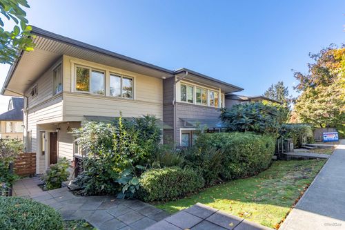 9-215 E 4th St, North Vancouver, BC, V7L1J1 | Card Image