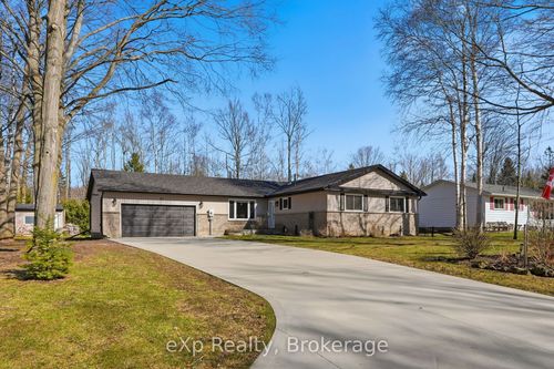 90 Mapleport Cres, Sauble Beach, ON, N0H2G0 | Card Image