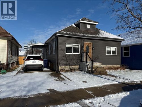 {{alt}} | Card Image