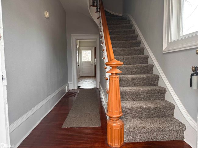 211 S Garfield Ave, Home with 3 bedrooms, 2 bathrooms and 2 parking in Burlington IA | Image 4