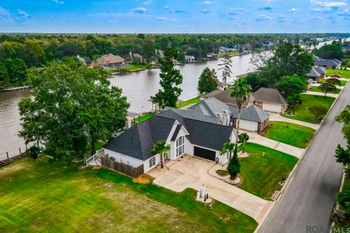 11964 River Highlands Dr, Saint Amant, LA, 70774-5006 | Card Image