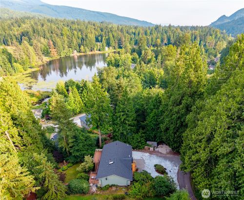 654 Crest Ln, Sedro Woolley, WA, 98284-9579 | Card Image