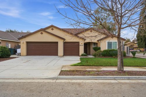 1537 N Irma St, Visalia, CA, 93292-8017 | Card Image