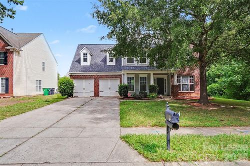 3111 Gloxinia Rd, Charlotte, NC, 28215-7051 | Card Image