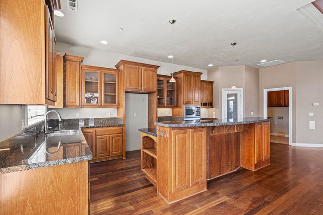 Kitchen and island | Image 17