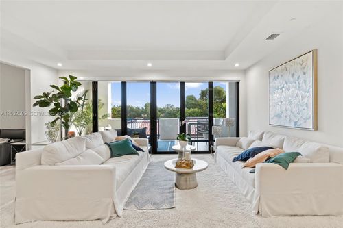 unit-307-718 Valencia Ave, Coral Gables, FL, 33134-5651 | Card Image