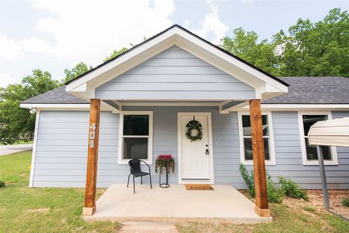 401 Miller St, Bowie, TX, 76230-4504 | Card Image