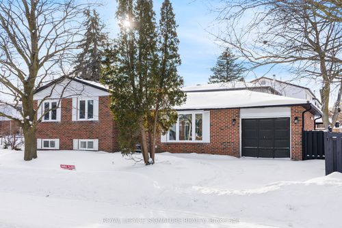246 Hodgson Dr, Newmarket, ON, L3Y1E2 | Card Image