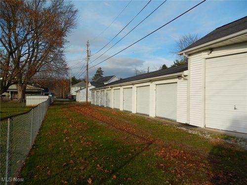 429 Pearl St, Newcomerstown, OH, 43832-1521 | Card Image