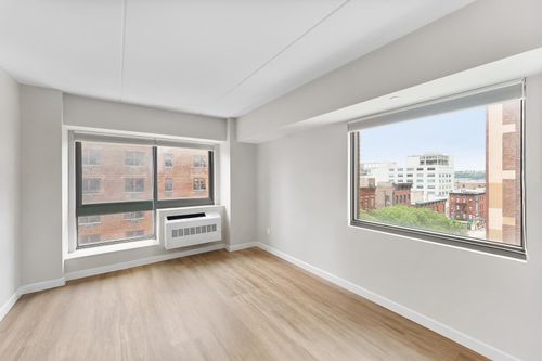 7-b-535 W 52nd St, New York, NY, 10019-7633 | Card Image
