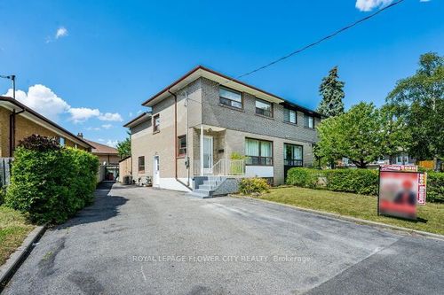 3 Clayhall Cres, North York, ON, M3J1W5 | Card Image