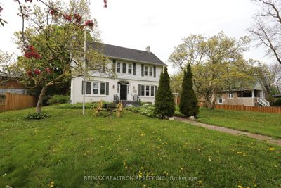 494 King St E, House other with 5 bedrooms, 3 bathrooms and 6 parking in Oshawa ON | Image 2