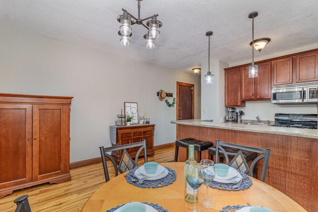 Spacious dining area! | Image 7