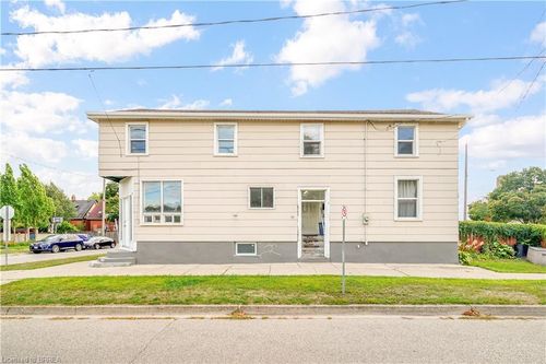24 Duke St, Brantford, ON, N3T3T4 | Card Image