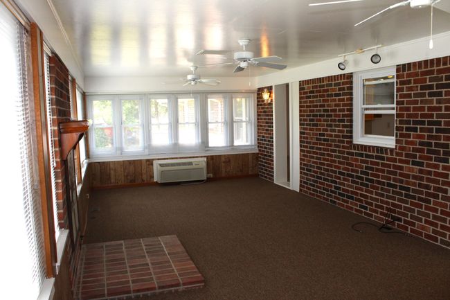Sunroom has the wall unit for HVAC!! | Image 17