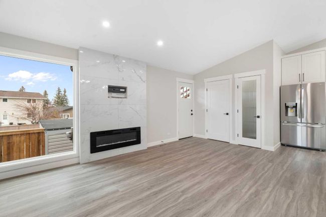 144 Berwick Drive Nw, Home with 6 bedrooms, 4 bathrooms and 4 parking in Calgary AB | Image 13