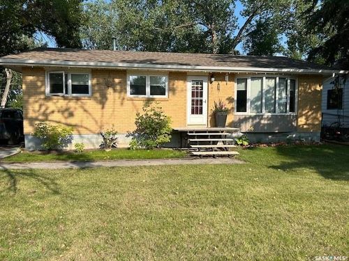 307 1st St W, Carnduff, SK, S0C2H0 | Card Image