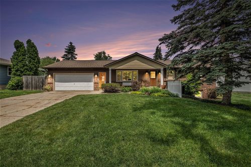 2249 Timberlane Dr, Jenison, MI, 49428-8174 | Card Image