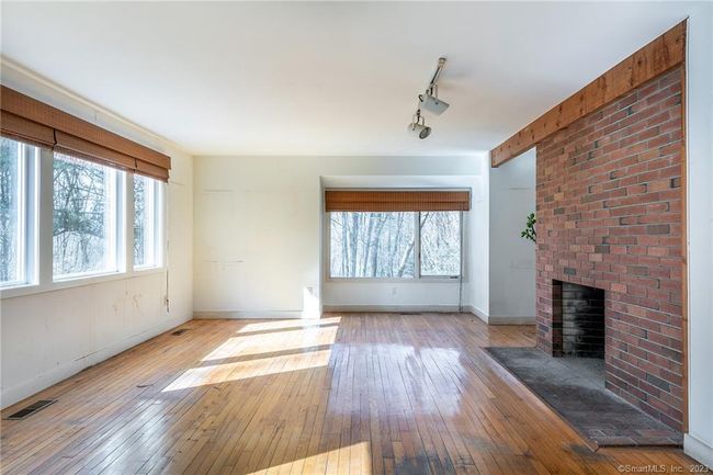 11 Cat Swamp Rd, House other with 2 bedrooms, 2 bathrooms and null parking in Woodbury CT | Image 4