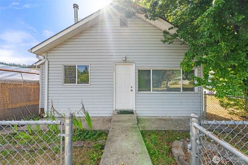 222 Emery Ave S, South Prairie, WA, 98385-4002 | Card Image