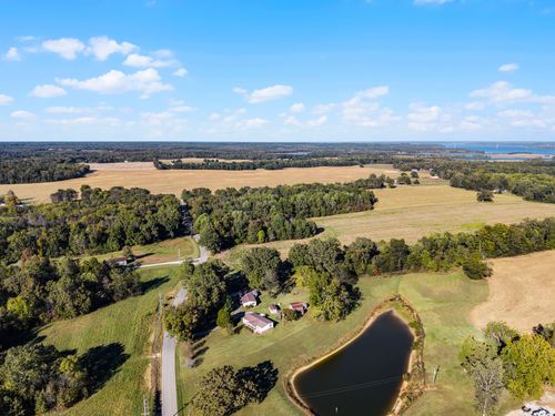 6115 Elkhorn Rd, Springville, TN, 38256-4956 | Card Image