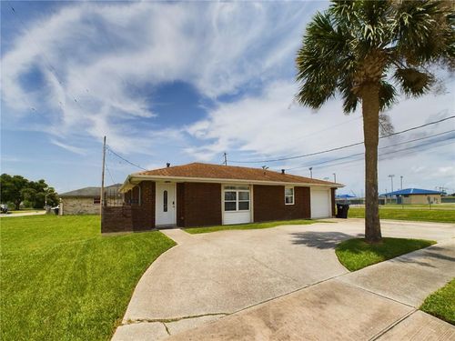 805 Magistrate St, Chalmette, LA, 70043-1443 | Card Image