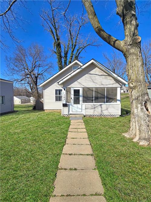 107 E North St, Warrensburg, MO, 64093-1325 | Card Image