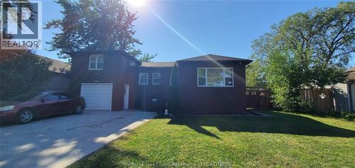 3025 Woodlawn Ave, Windsor, ON, N8W2H8 | Card Image