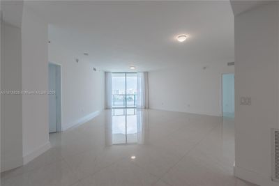 1108 - 17301 Biscayne Blvd, Condo with 2 bedrooms, 3 bathrooms and null parking in North Miami Beach FL | Image 3