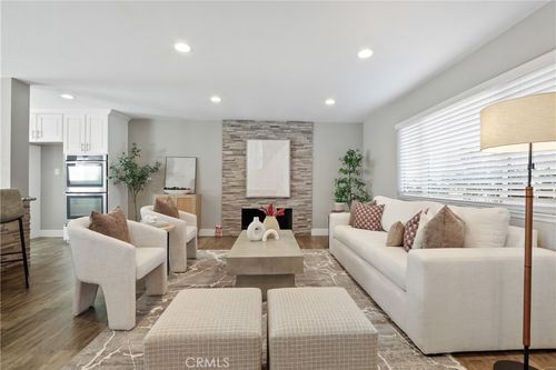 340 E Riverdale, Orange, CA, 92865 | Card Image