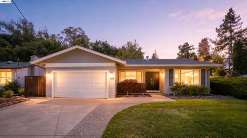 5752 Cold Water Dr, Castro Valley, CA, 94552-1805 | Card Image