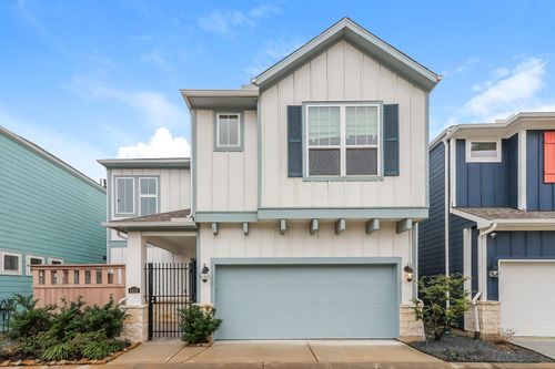 2410 Yacht Harbor Dr, Kemah, TX, 77565-4401 | Card Image