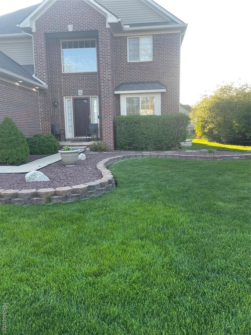 23756 Waterview Dr, New Boston, MI, 48164-7805 | Card Image