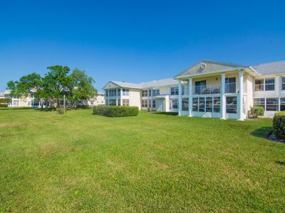 482 - 482 Grove Isle Circle, Home with 2 bedrooms, 2 bathrooms and null parking in Vero Beach FL | Image 1