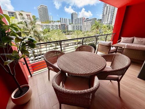 302-90 Ne 32, Miami, FL, 33137 | Card Image