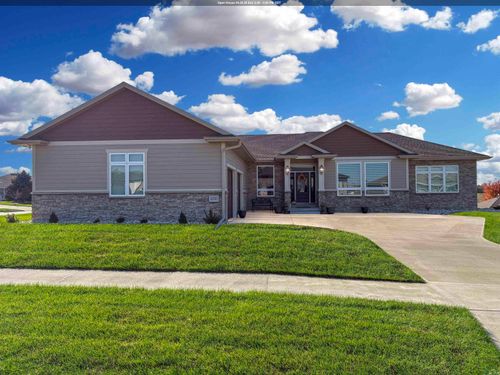 6350 Tiger Dr, Sioux City, IA, 51106-7135 | Card Image