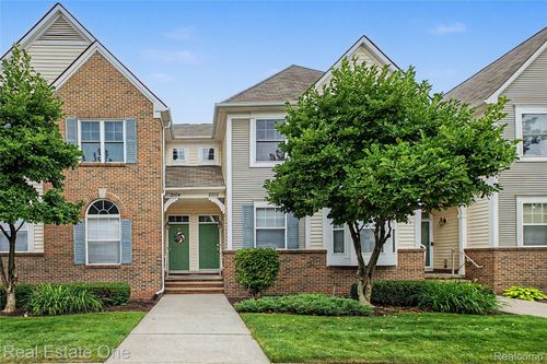 2202 Paradise Trl, Oxford, MI, 48371-6243 | Card Image