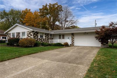 809 Bonnycastle Avenue, House other with 3 bedrooms, 2 bathrooms and null parking in Englewood OH | Image 1